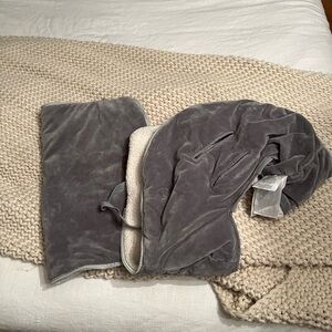 J.j Cole bundle me winter car seat cover